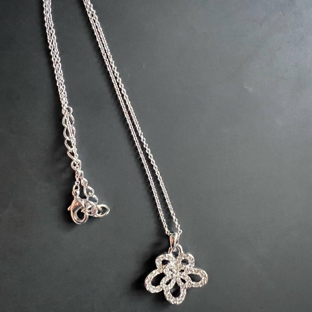 Elegant Silver Pendant Necklace